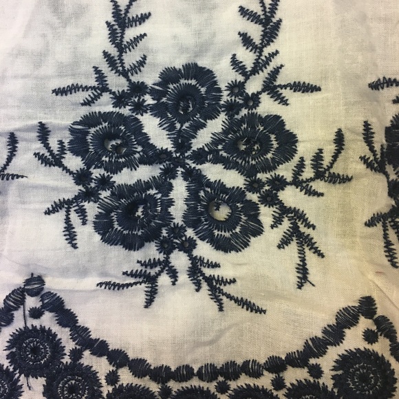 Crop top and shorts - Picture 5 of 6